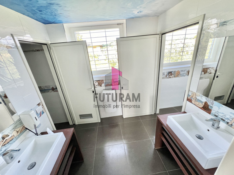 Immagine 26 di Negozio in vendita  in via montegrappa a Marostica