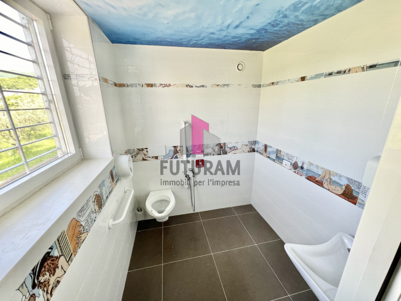 Immagine 27 di Negozio in vendita  in via montegrappa a Marostica