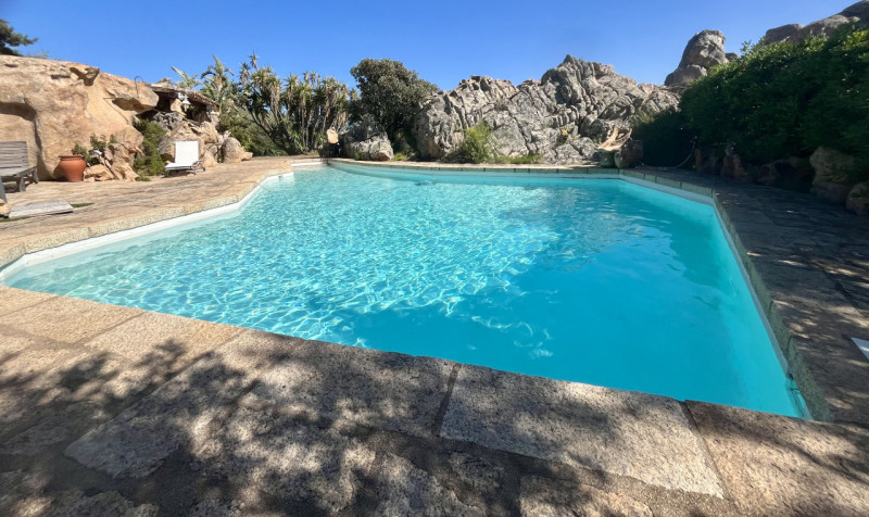 Immagine 3 di Villa in vendita  in via zara a Olbia