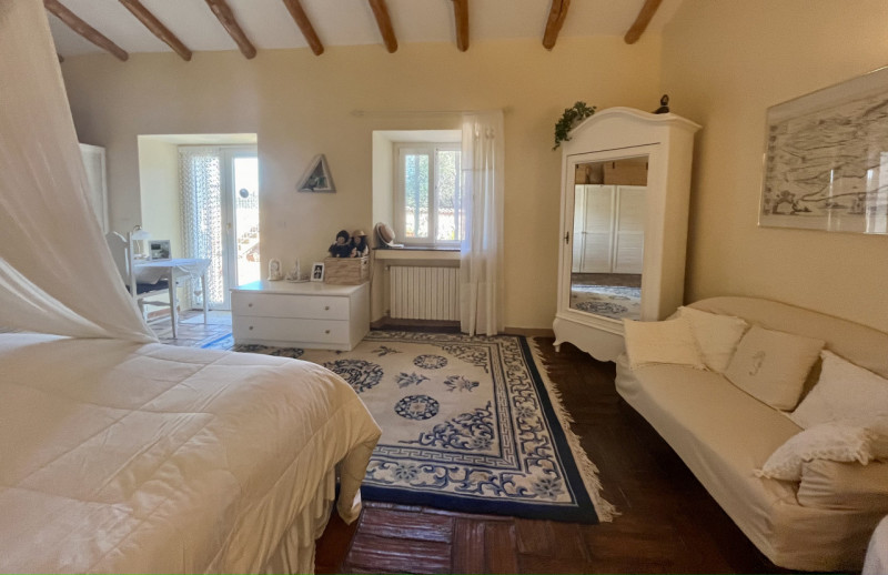 Immagine 21 di Villa in vendita  in via zara a Olbia