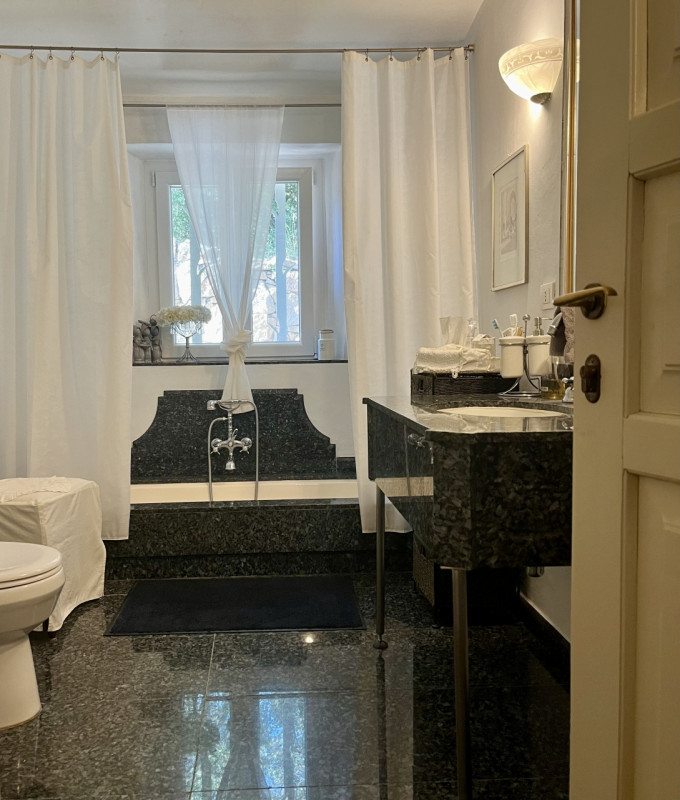 Immagine 28 di Villa in vendita  in via zara a Olbia