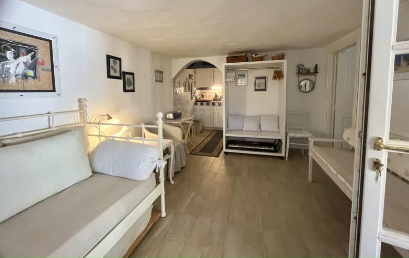 Immagine 31 di Villa in vendita  in via zara a Olbia