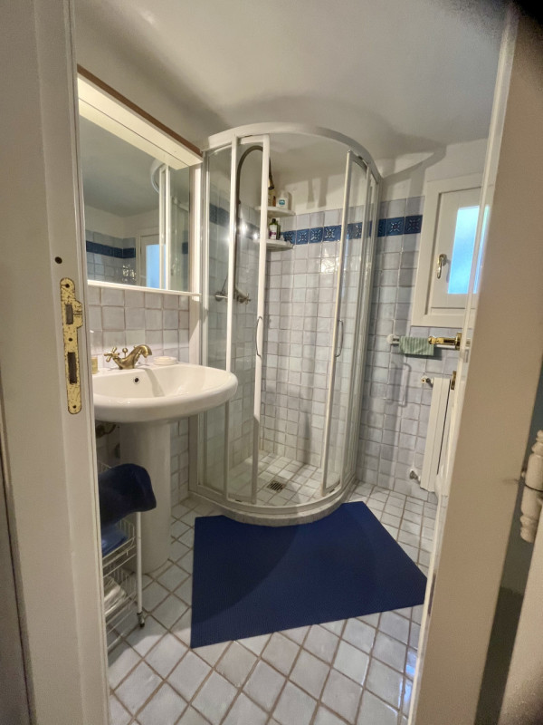 Immagine 34 di Villa in vendita  in via zara a Olbia