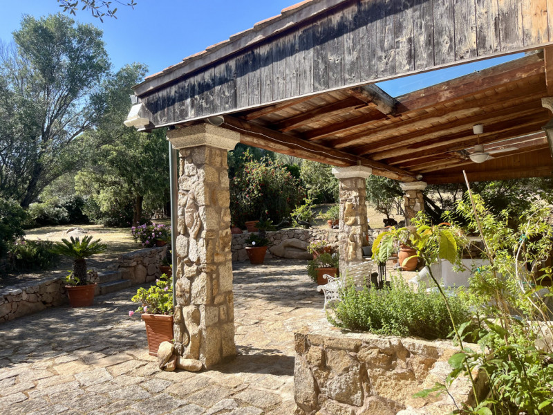 Immagine 37 di Villa in vendita  in via zara a Olbia