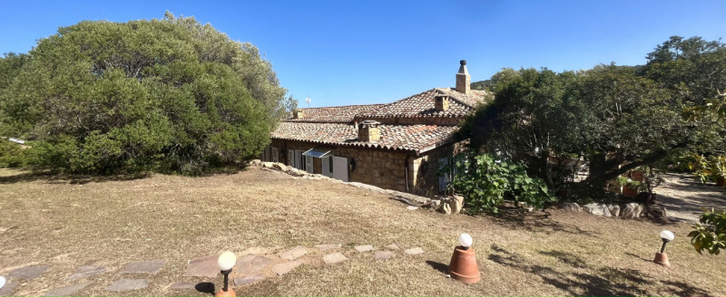 Immagine 46 di Villa in vendita  in via zara a Olbia