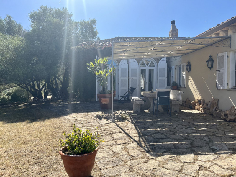 Immagine 48 di Villa in vendita  in via zara a Olbia