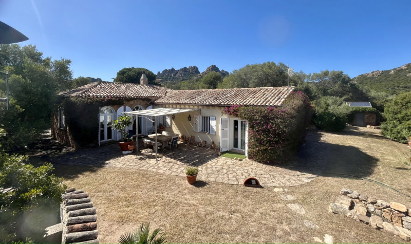 Immagine 49 di Villa in vendita  in via zara a Olbia