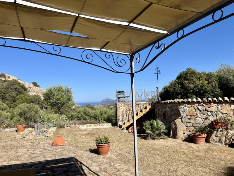 Immagine 53 di Villa in vendita  in via zara a Olbia