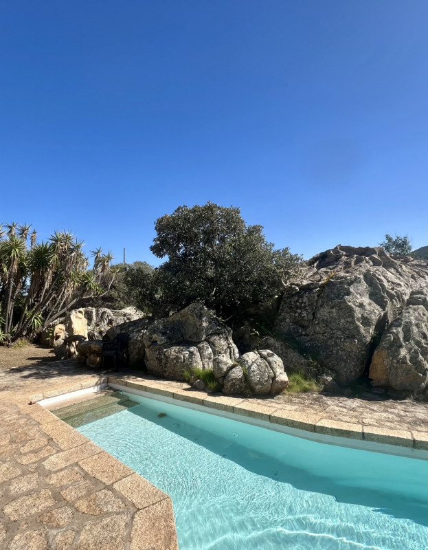 Immagine 56 di Villa in vendita  in via zara a Olbia