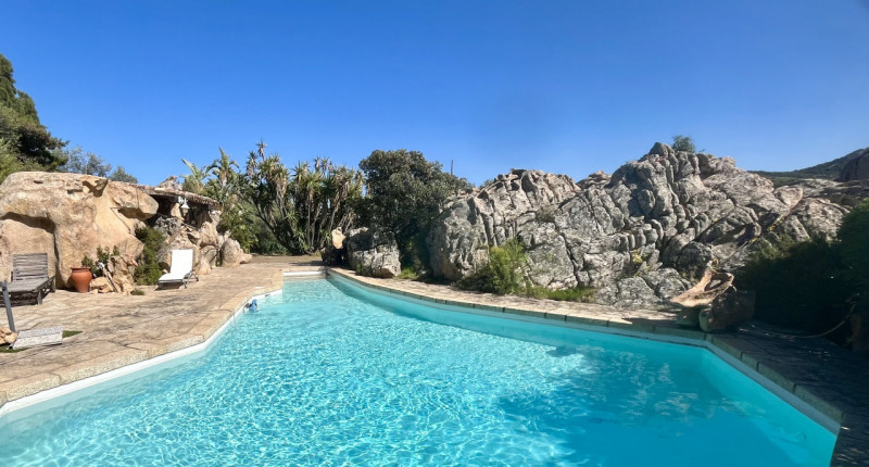 Immagine 57 di Villa in vendita  in via zara a Olbia