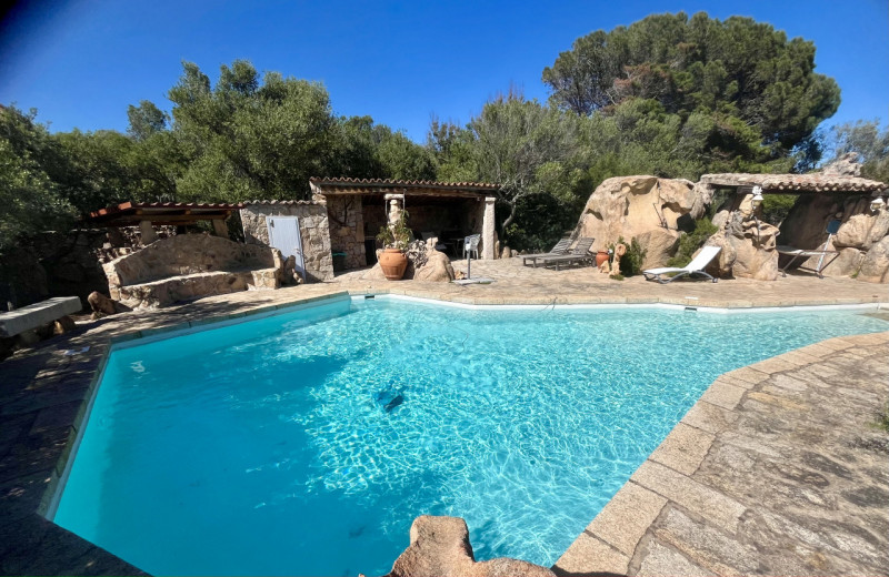 Immagine 58 di Villa in vendita  in via zara a Olbia