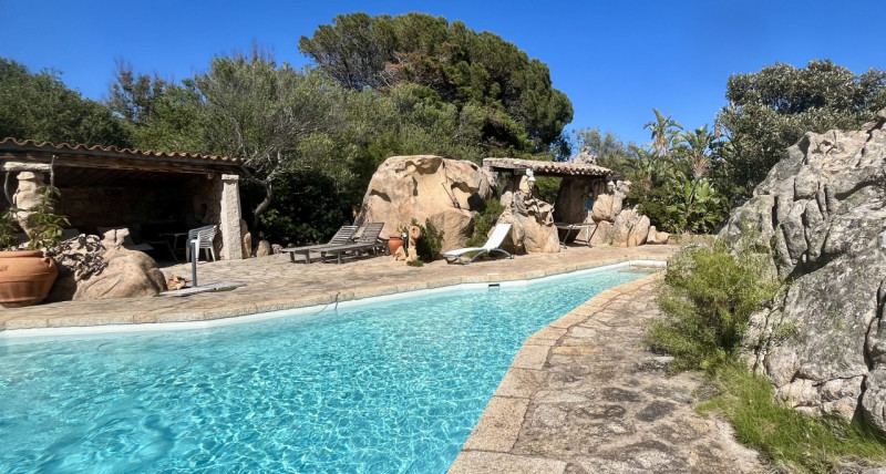 Immagine 60 di Villa in vendita  in via zara a Olbia