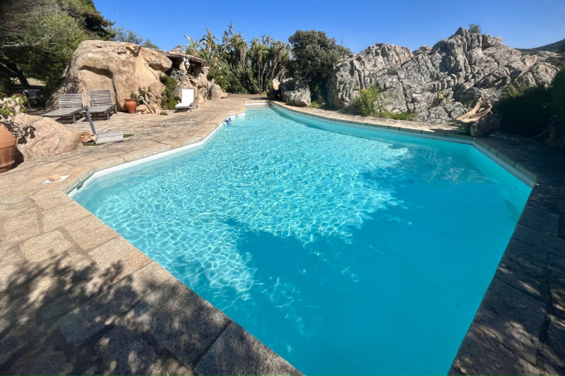 Immagine 62 di Villa in vendita  in via zara a Olbia