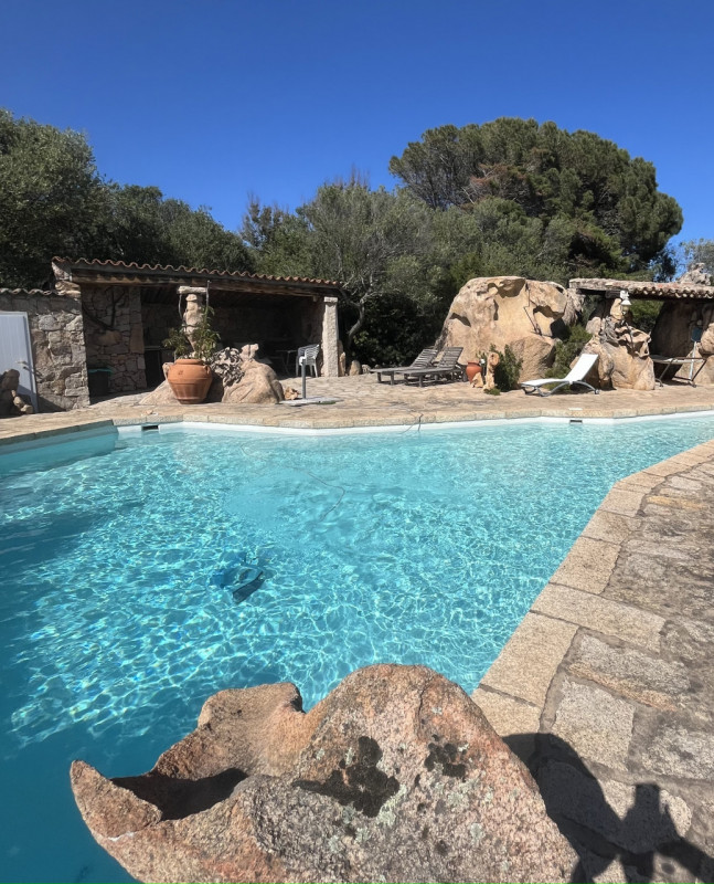 Immagine 65 di Villa in vendita  in via zara a Olbia