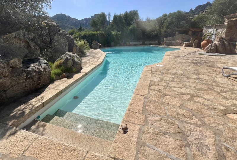 Immagine 66 di Villa in vendita  in via zara a Olbia