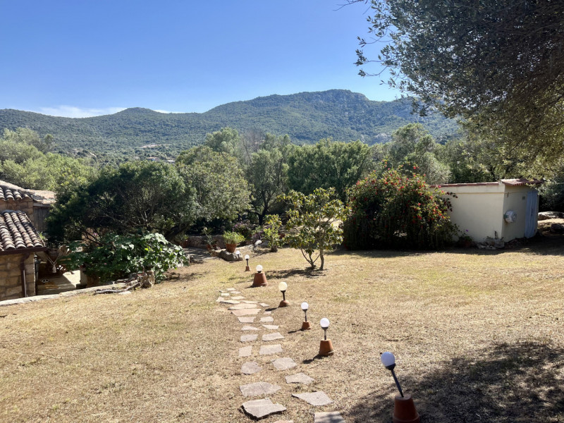 Immagine 67 di Villa in vendita  in via zara a Olbia