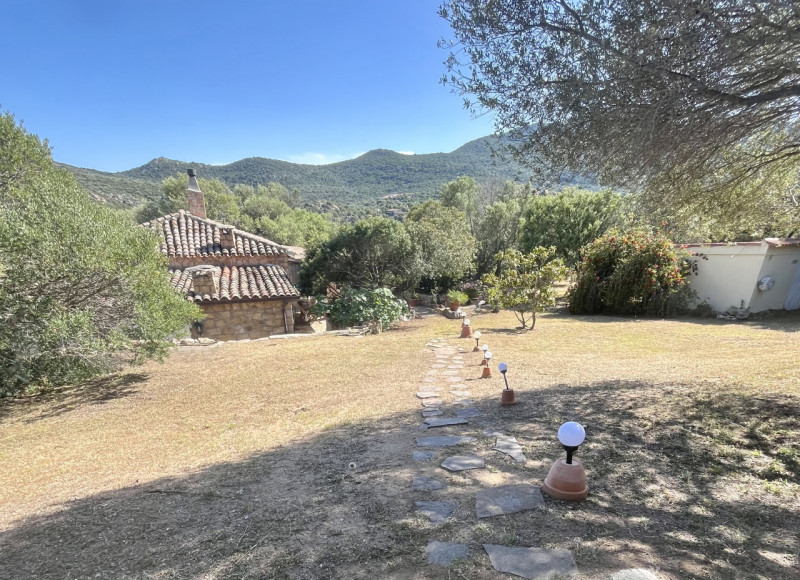 Immagine 75 di Villa in vendita  in via zara a Olbia