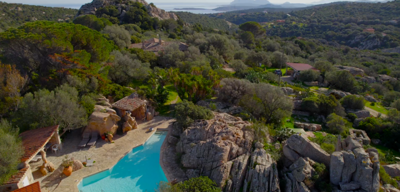 Immagine 83 di Villa in vendita  in via zara a Olbia