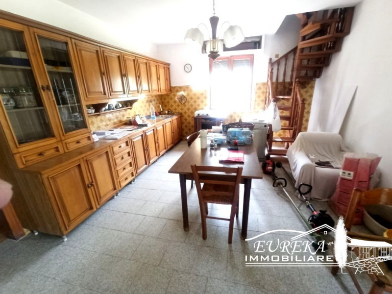 Immagine 3 di Casa indipendente in vendita  a Castiglione Del Lago