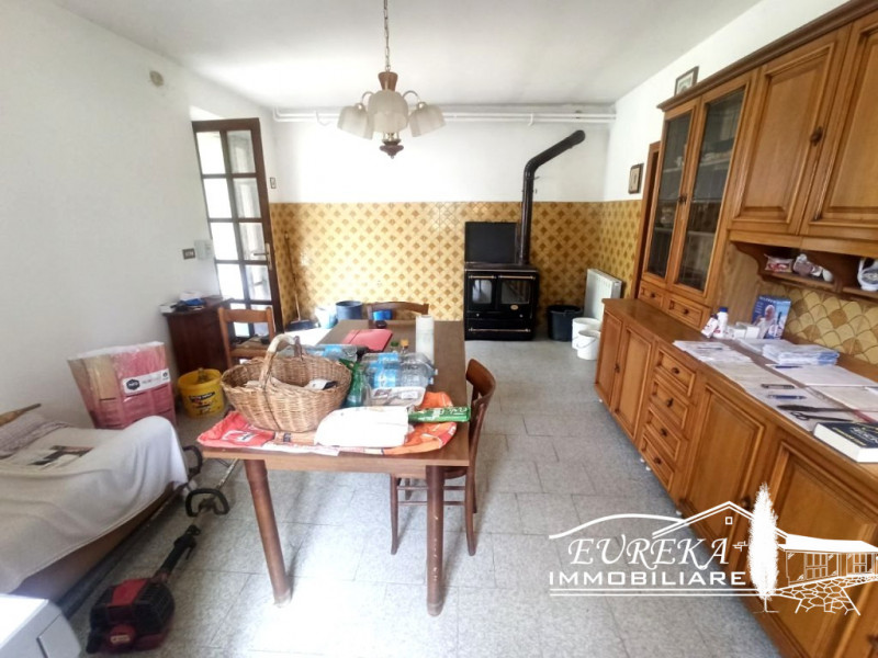 Immagine 4 di Casa indipendente in vendita  a Castiglione Del Lago
