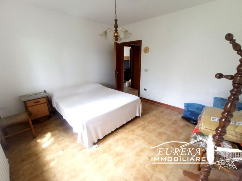 Immagine 5 di Casa indipendente in vendita  a Castiglione Del Lago