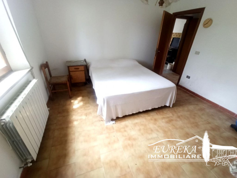 Immagine 6 di Casa indipendente in vendita  a Castiglione Del Lago