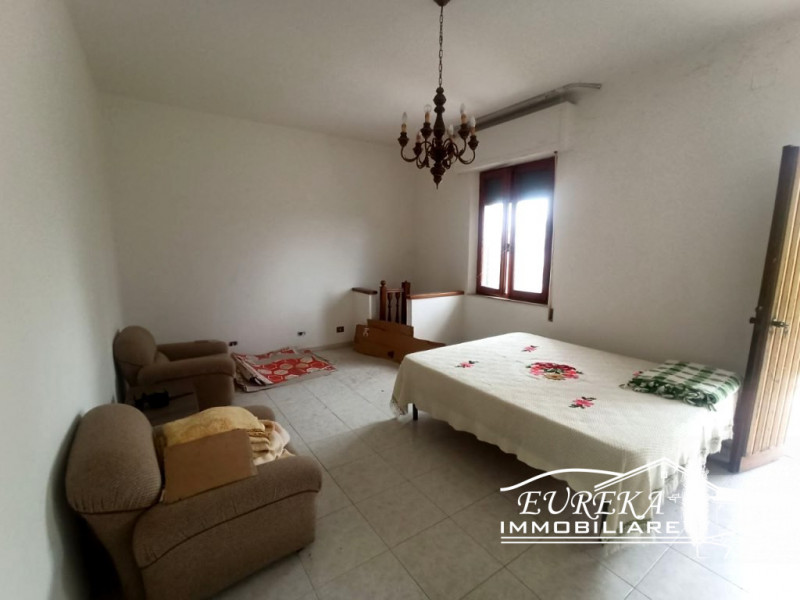 Immagine 9 di Casa indipendente in vendita  a Castiglione Del Lago