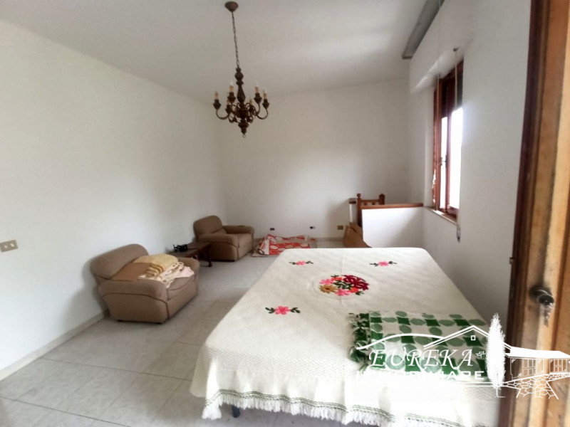 Immagine 10 di Casa indipendente in vendita  a Castiglione Del Lago