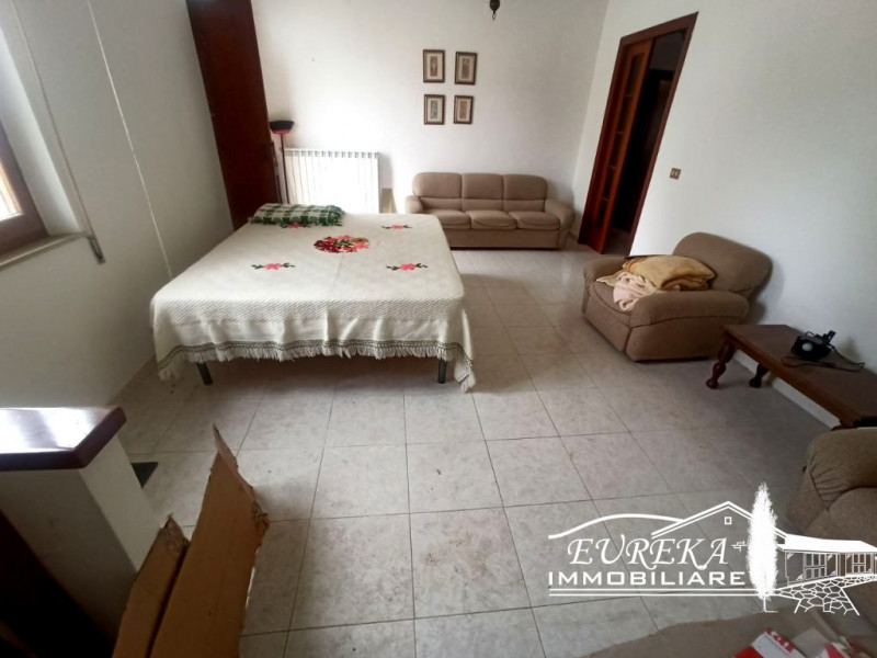 Immagine 11 di Casa indipendente in vendita  a Castiglione Del Lago