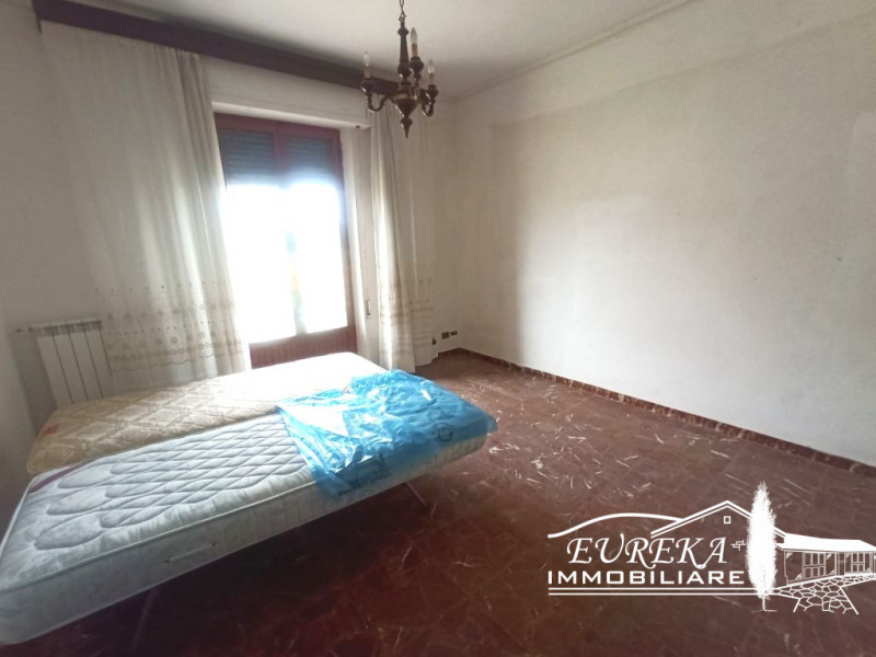 Immagine 13 di Casa indipendente in vendita  a Castiglione Del Lago