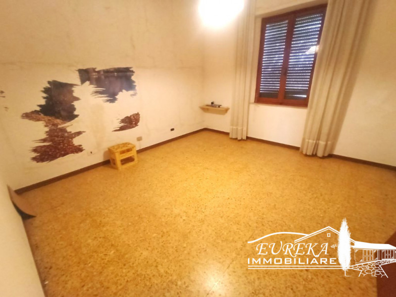 Immagine 15 di Casa indipendente in vendita  a Castiglione Del Lago