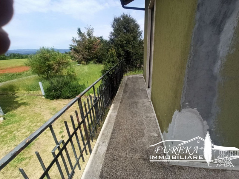 Immagine 18 di Casa indipendente in vendita  a Castiglione Del Lago