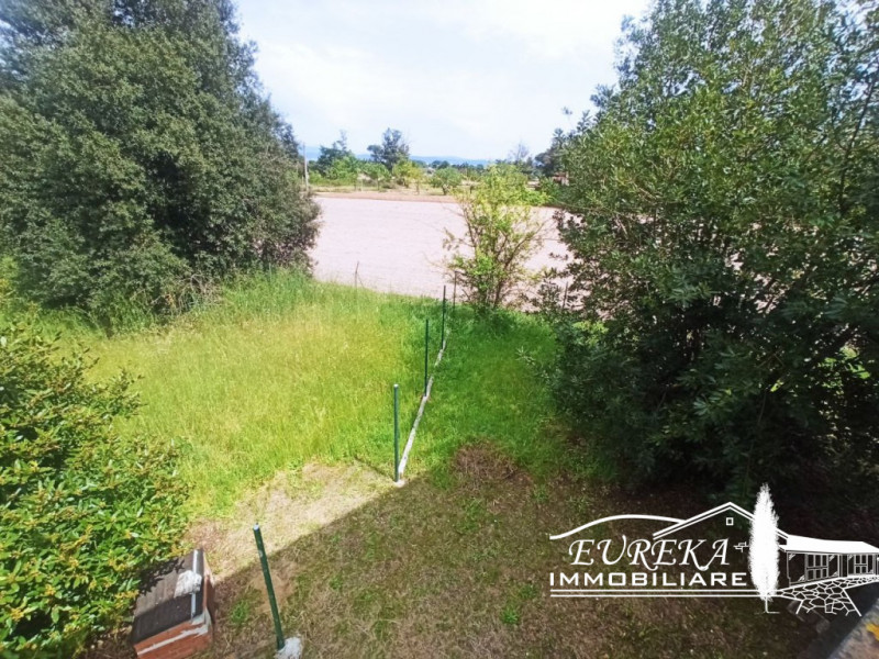 Immagine 25 di Casa indipendente in vendita  a Castiglione Del Lago