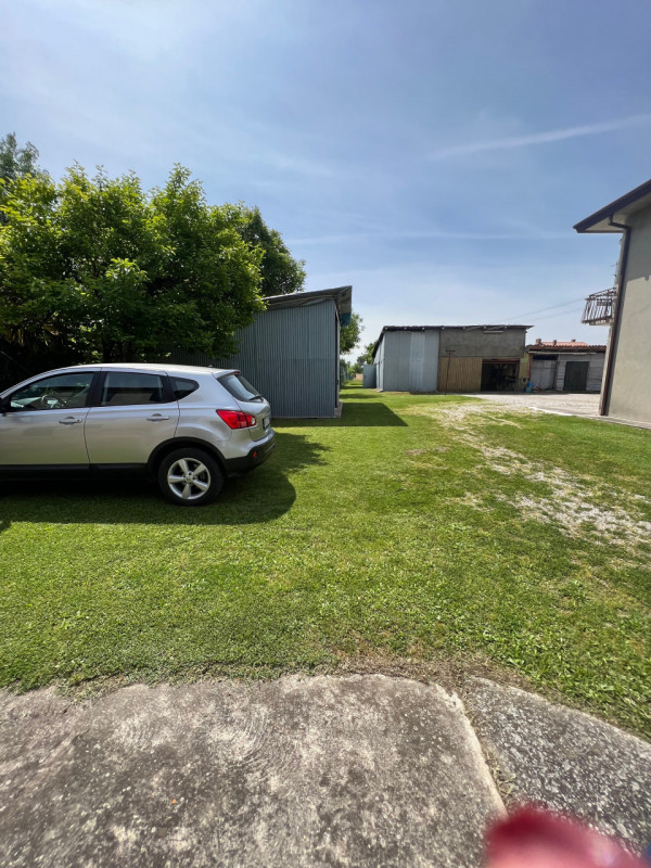 Immagine 25 di Terreno in vendita  in Via Giuseppe Parini a Vigonovo