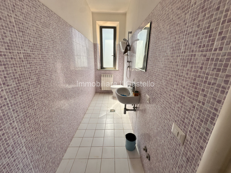 Immagine 14 di Ufficio in vendita  in via piemonte a Castiglione Del Lago