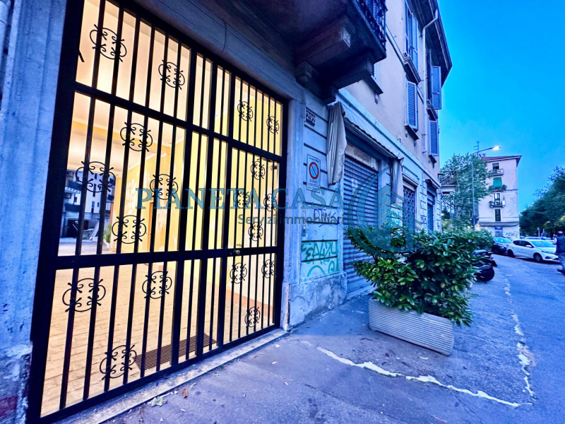 Immagine 2 di Appartamento in vendita  in VIALE CERTOSA 292 a Milano