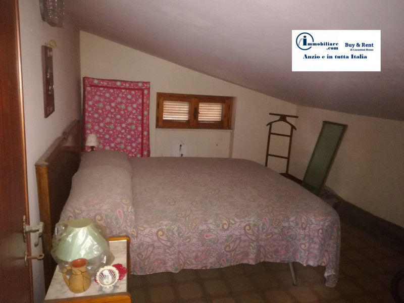 Immagine 2 di Villa in vendita  in Via Fara Sabina a Nettuno