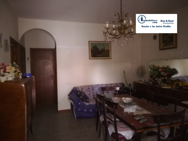 Immagine 5 di Villa in vendita  in Via Fara Sabina a Nettuno