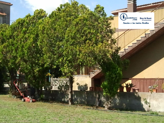 Immagine 10 di Villa in vendita  in Via Fara Sabina a Nettuno