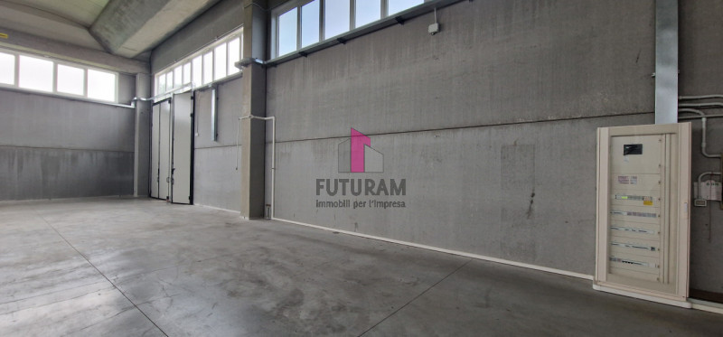 Immagine 2 di Capannone industriale in vendita  in via roma a Mestrino