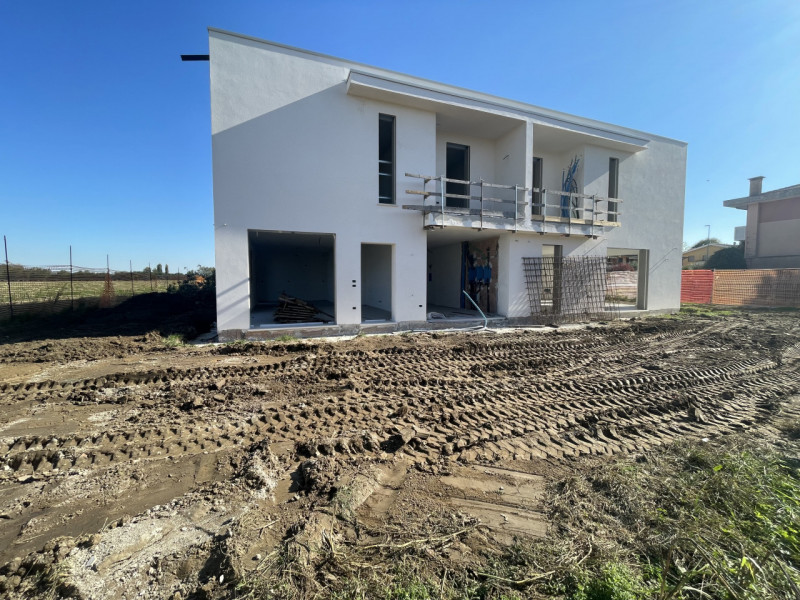 Immagine 13 di Casa quadrifamiliare in vendita  in VIA NIEVO a Rubano