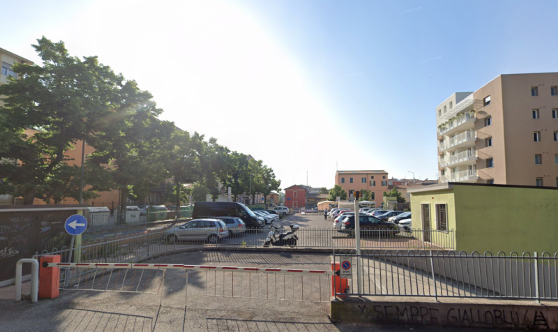 Immagine 1 di Garage in vendita  in VIA UDINE a Verona