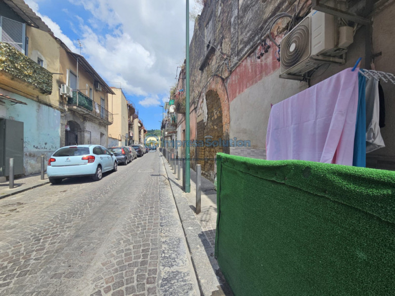 Immagine 2 di Negozio in affitto  in Via Giorgio Grassi a Napoli