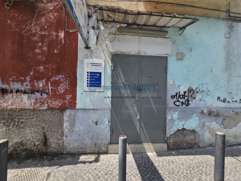 Immagine 3 di Negozio in affitto  in Via Giorgio Grassi a Napoli