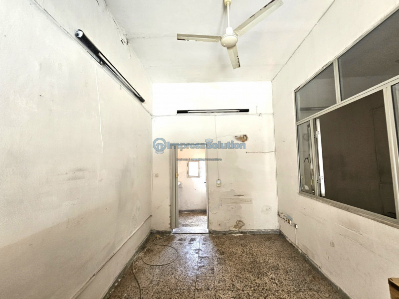 Immagine 4 di Negozio in affitto  in Via Giorgio Grassi a Napoli