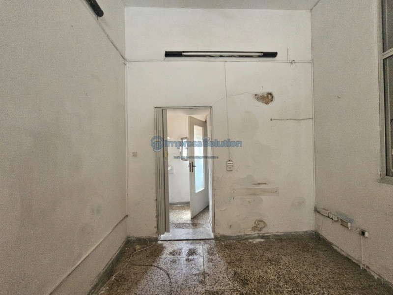 Immagine 6 di Negozio in affitto  in Via Giorgio Grassi a Napoli