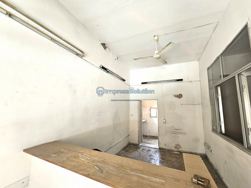 Immagine 10 di Negozio in affitto  in Via Giorgio Grassi a Napoli