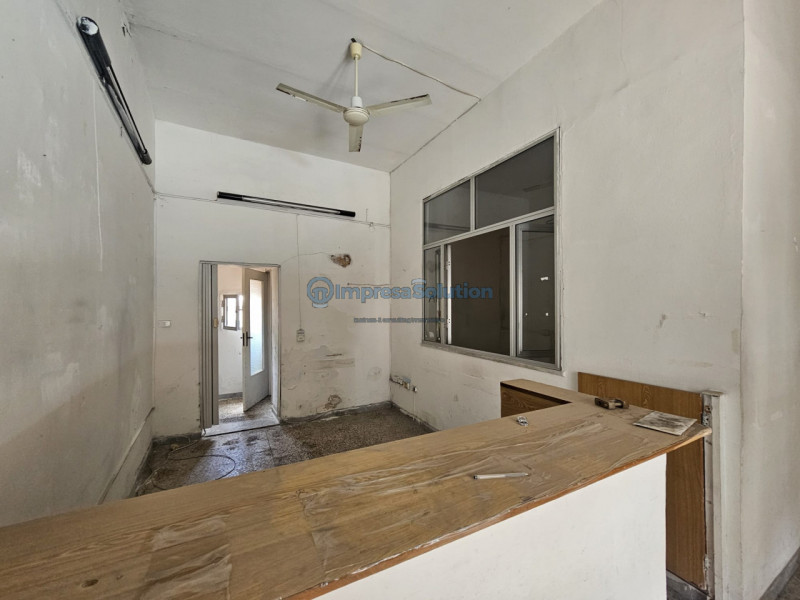 Immagine 13 di Negozio in affitto  in Via Giorgio Grassi a Napoli