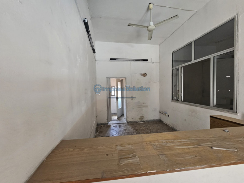 Immagine 14 di Negozio in affitto  in Via Giorgio Grassi a Napoli