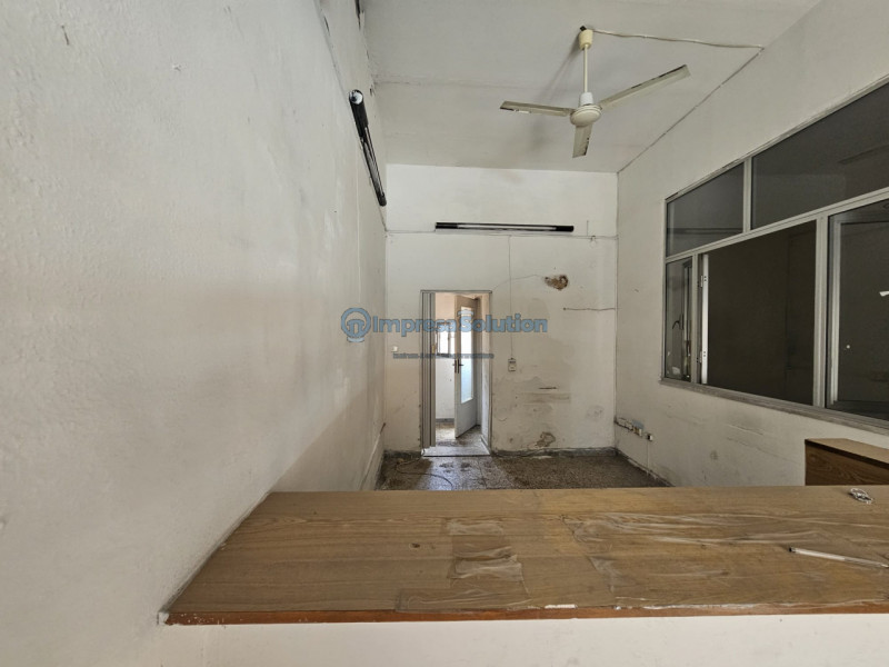 Immagine 16 di Negozio in affitto  in Via Giorgio Grassi a Napoli